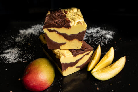 Ciocolată Artizanală cu Mango – Bunătate exotică
